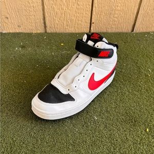 Nike Court Borough Mid 2 sz. 6.5Y (No Shoelaces)